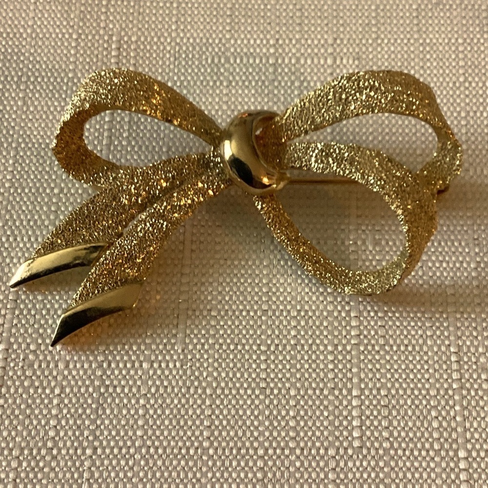 Sparkling Bow Gold Tone Fancy Brooch